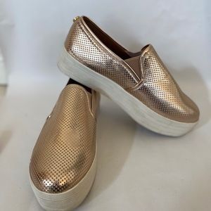 ⛩ Steve Madden Slip ons